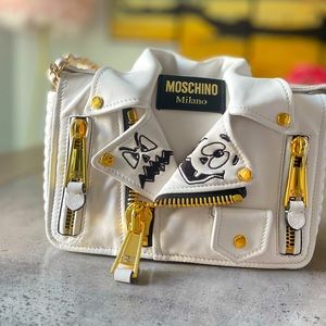 Almost brand new authentic Moschino leather crossbody/shoulder bag